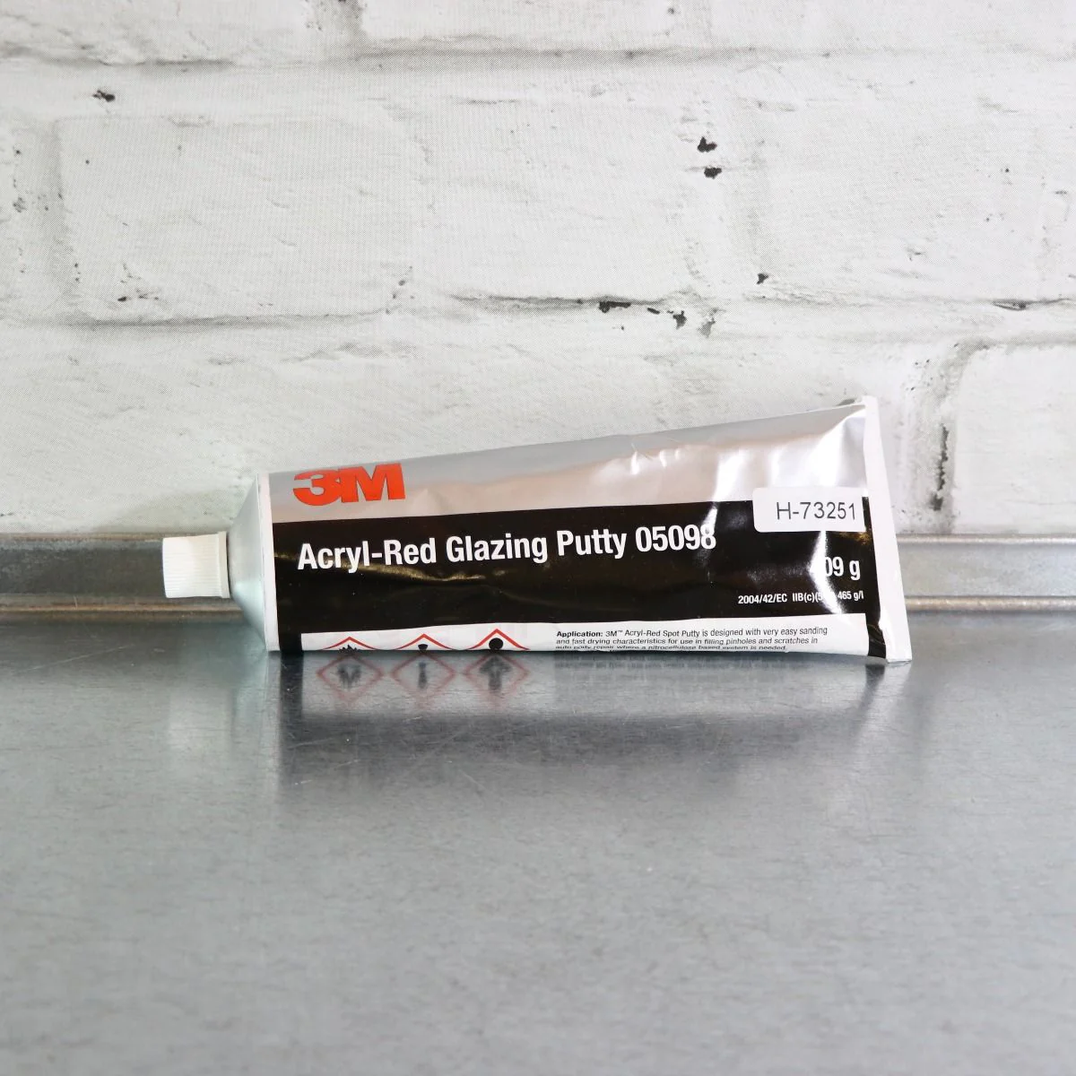 3M Acrylic Red Putty