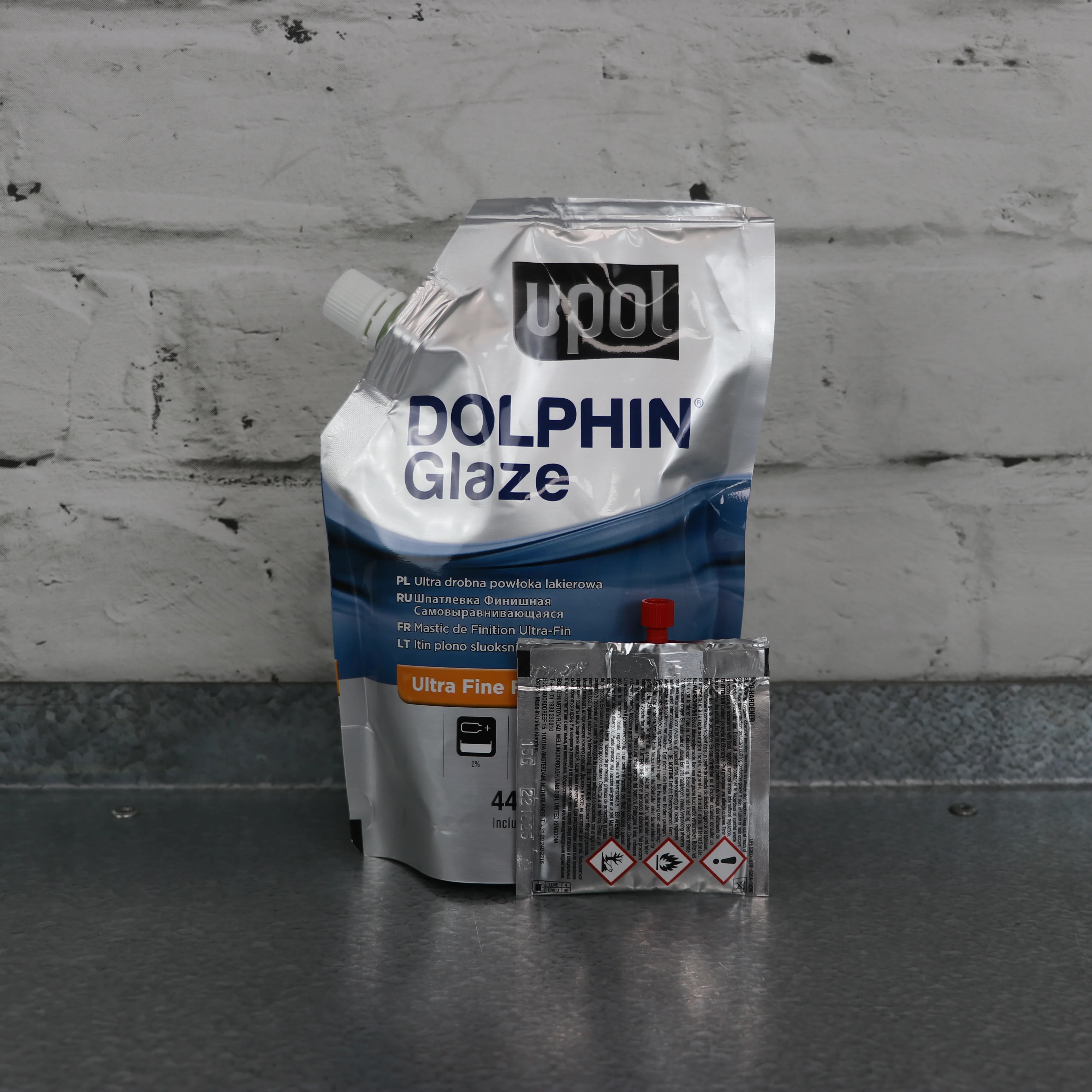 U-Pol Dolphin Glaze Fine Finishing Filler (440ml) - Image 2