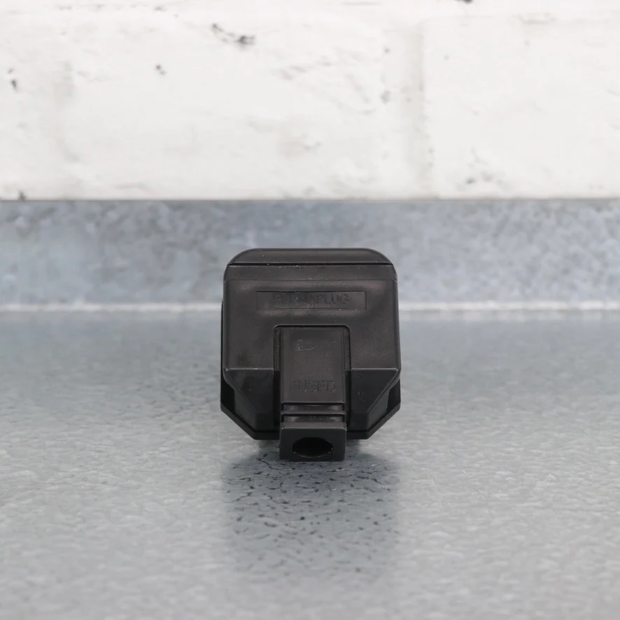 Workshop Warehouse 1 Permaplug 3-Pin Rubber Plug - Image 2